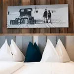 Hotel Austria Alpinhotel In Out An Der Edelweissbahn