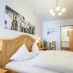 Hotel Austria Alpinhotel In Out An Der Edelweissbahn
