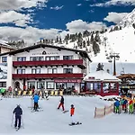 Austria Alpinhotel In Out An Der Edelweissbahn Hotel