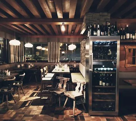 Szálloda Austria Alpinhotel In Out An Der Edelweissbahn