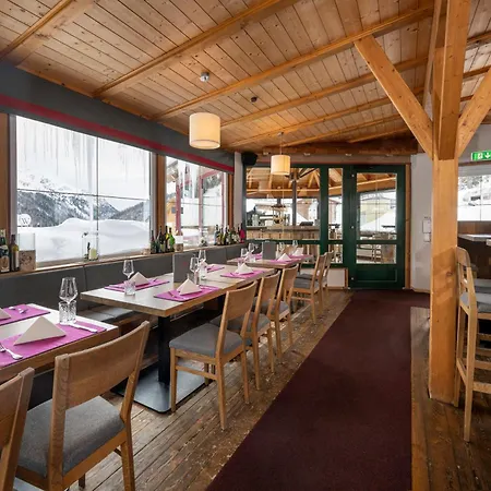 ホテル Austria Alpinhotel In Out An Der Edelweissbahn オーバータウエルン