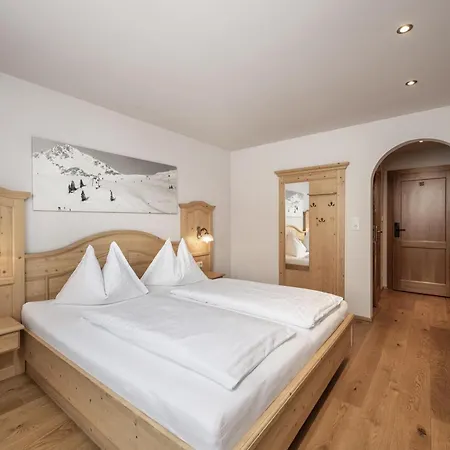 Austria Alpinhotel In Out An Der Edelweissbahn 3* اوبرتاورن