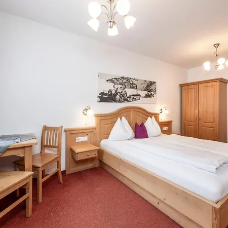 Austria Alpinhotel In Out An Der Edelweissbahn オーバータウエルン