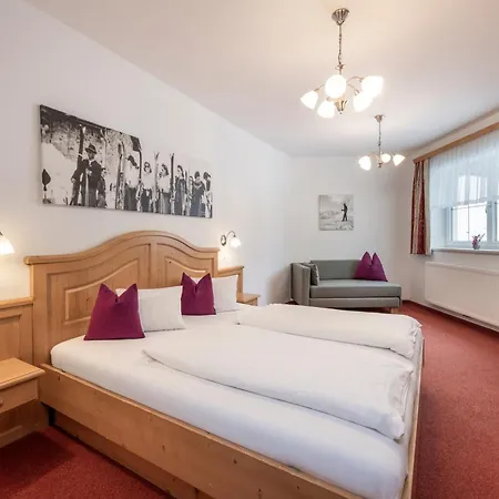 ホテル Austria Alpinhotel In Out An Der Edelweissbahn
