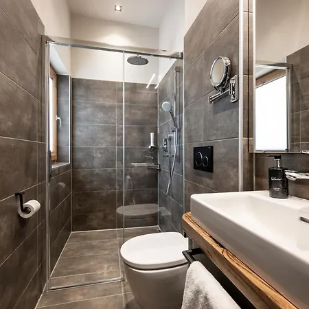 Szálloda Austria Alpinhotel In Out An Der Edelweissbahn