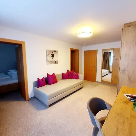 Szálloda Austria Alpinhotel In Out An Der Edelweissbahn 3*